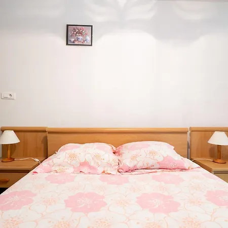 Apartment 2 - Rose